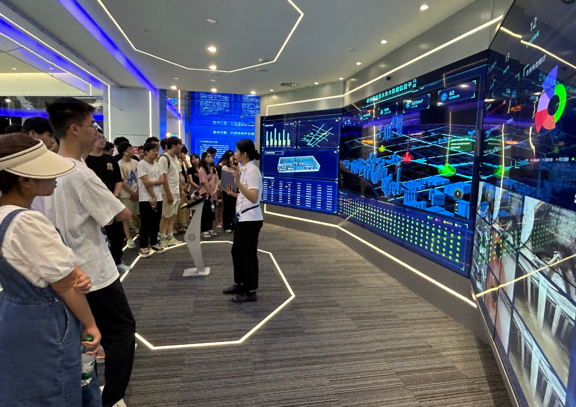 1066vip威尼斯(中国)科技IT精英暑期实训营活动日 | 探秘南京江北新区研创园 科技火花点亮未来梦想